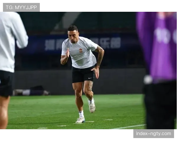 戴维森阿齐兹领衔西海岸锋线，加纳巴西组合寻求化学反应